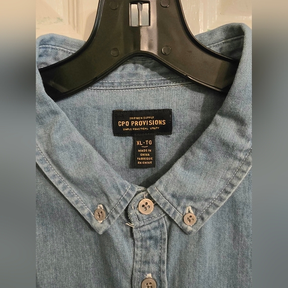 Urban Outfitters Size XL Chambray Short Sleeve Shirt - Picture 3 of 3